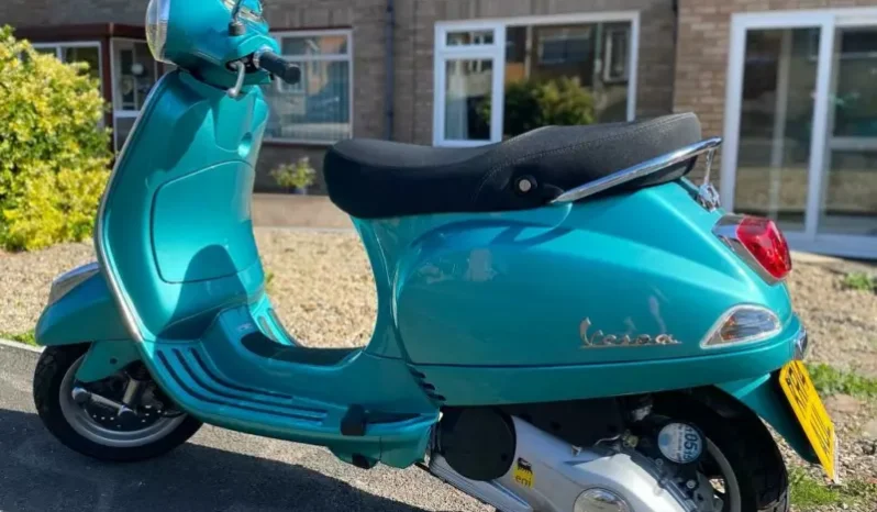 
								2014 Vespa LX 125 ie 3V full									