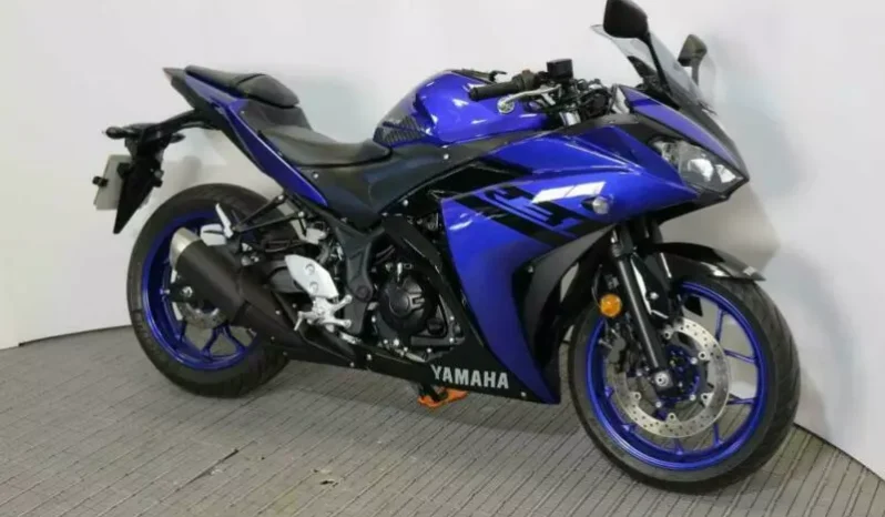 
								2018 Yamaha YZF-R3 full									