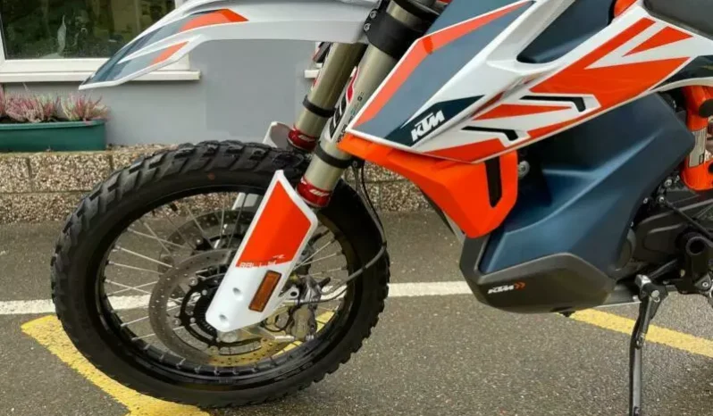 
								2020 KTM 790 Adventure R full									