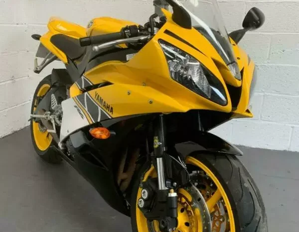 
								2007 Yamaha YZF-R6 full									