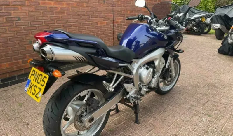 
								2005 Yamaha FZ6N full									