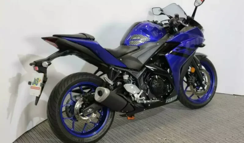 
								2018 Yamaha YZF-R3 full									