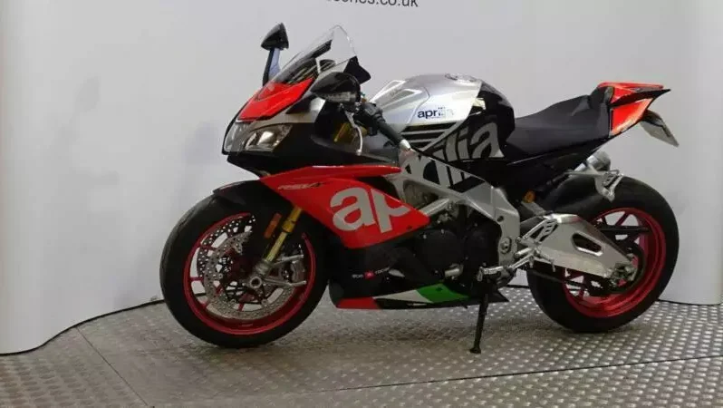 
								2019 Aprilia RSV4 RF full									