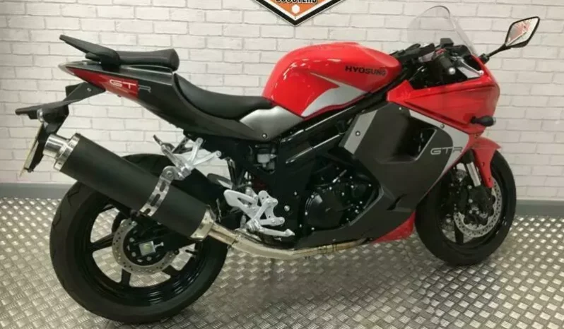 
								2018 Hyosung GT650R full									