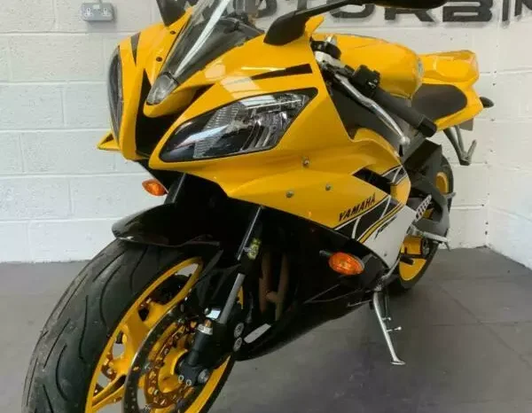 
								2007 Yamaha YZF-R6 full									