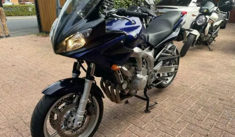 
								2005 Yamaha FZ6N full									