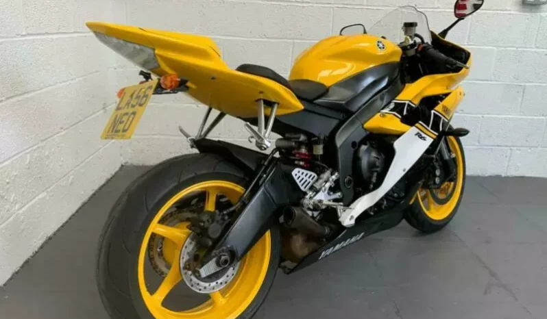 
								2007 Yamaha YZF-R6 full									